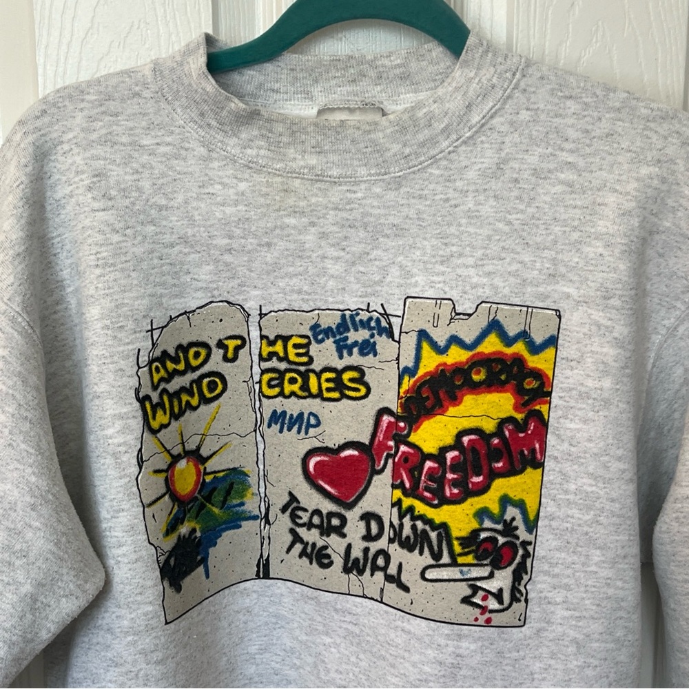 Vtg Oneita Berlin Wall Sweatshirt Sz M (38-40) Unisex Gray w colorful graphic - Picture 2 of 8